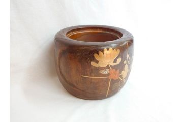 大正〜昭和初期　木製　金彩　刳貫丸　蝶の図　螺鈿細工と蒔絵の華やかな意匠が存在感を放つ火鉢(鉢カバー、手あぶり)(R-070711)