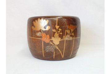 大正〜昭和初期　木製　金彩　刳貫丸　蝶の図　螺鈿細工と蒔絵の華やかな意匠が存在感を放つ火鉢(鉢カバー、手あぶり)(R-070711)