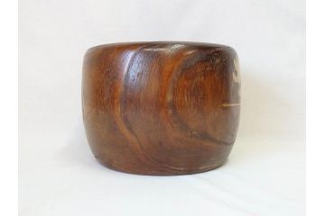大正〜昭和初期　木製　金彩　刳貫丸　蝶の図　螺鈿細工と蒔絵の華やかな意匠が存在感を放つ火鉢(鉢カバー、手あぶり)(R-070711)