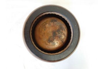 大正〜昭和初期　木製　金彩　刳貫丸　蝶の図　螺鈿細工と蒔絵の華やかな意匠が存在感を放つ火鉢(鉢カバー、手あぶり)(R-070711)
