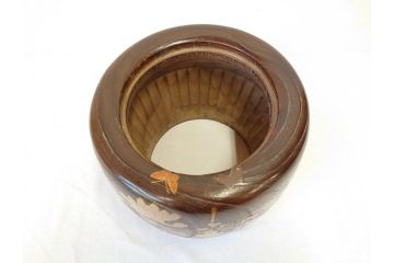 大正〜昭和初期　木製　金彩　刳貫丸　蝶の図　螺鈿細工と蒔絵の華やかな意匠が存在感を放つ火鉢(鉢カバー、手あぶり)(R-070711)