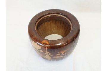 大正〜昭和初期　木製　金彩　刳貫丸　蝶の図　螺鈿細工と蒔絵の華やかな意匠が存在感を放つ火鉢(鉢カバー、手あぶり)(R-070712)