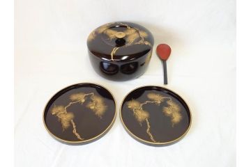 明治〜大正　木製漆器　緻密に描かれた松の金蒔絵が高級感溢れるお櫃・お盆・しゃもじセット(トレー、トレイ、おひつ、松の実、行器、飯器、伝統和食器)(R-070716)
