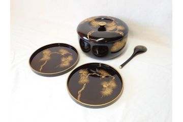 明治〜大正　木製漆器　緻密に描かれた松の金蒔絵が高級感溢れるお櫃・お盆・しゃもじセット(トレー、トレイ、おひつ、松の実、行器、飯器、伝統和食器)(R-070717)