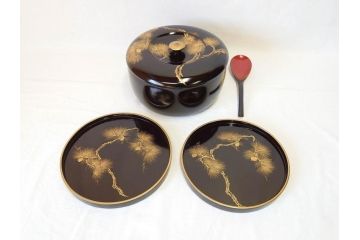 明治〜大正　木製漆器　緻密に描かれた松の金蒔絵が高級感溢れるお櫃・お盆・しゃもじセット(トレー、トレイ、おひつ、松の実、行器、飯器、伝統和食器)(R-070717)