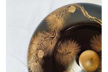 明治〜大正　木製漆器　緻密に描かれた松の金蒔絵が高級感溢れるお櫃・お盆・しゃもじセット(トレー、トレイ、おひつ、松の実、行器、飯器、伝統和食器)(R-070717)