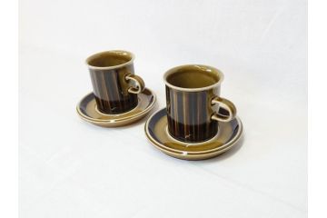 ARABIA FINLAND　Kosmos(コスモス)　Ulla Procope(ウラ・プロコッペ)　コスモスの花びらを表現したラインが魅力のコーヒーカップ&ソーサー2客セット(アラビア、フィンランド、Sモデル、北欧食器、C&S)(R-070721)