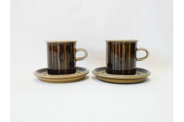 ARABIA FINLAND　Kosmos(コスモス)　Ulla Procope(ウラ・プロコッペ)　コスモスの花びらを表現したラインが魅力のコーヒーカップ&ソーサー2客セット(アラビア、フィンランド、Sモデル、北欧食器、C&S)(R-070721)