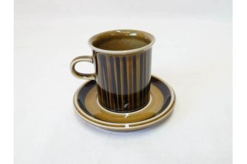 ARABIA FINLAND　Kosmos(コスモス)　Ulla Procope(ウラ・プロコッペ)　コスモスの花びらを表現したラインが魅力のコーヒーカップ&ソーサー2客セット(アラビア、フィンランド、Sモデル、北欧食器、C&S)(R-070721)