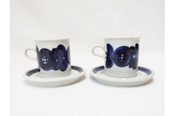 ARABIA FINLAND　Anemone(アネモネ)　Ulla Procope(ウラ・プロコッペ)　落ち着いた色合いが上品な雰囲気を高めるコーヒーカップ&ソーサー5客セット(アラビア、フィンランド、Sモデル、C&S、北欧食器)(R-070723)
