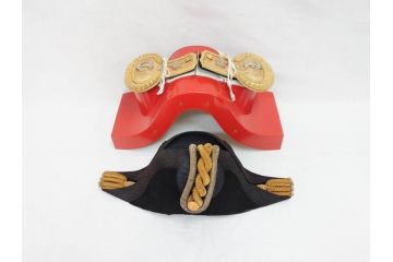 旧日本軍　海軍　尉官　トランク付き(鍵あり)　正帽&正肩章セット(大尉、中尉、少尉、相当官、大礼帽子、軍物、軍服小物、ミリタリー、正装、礼装)(R-070728)
