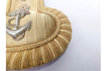 旧日本軍　海軍　尉官　トランク付き(鍵あり)　正帽&正肩章セット(大尉、中尉、少尉、相当官、大礼帽子、軍物、軍服小物、ミリタリー、正装、礼装)(R-070728)