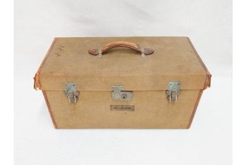 旧日本軍　海軍　尉官　トランク付き(鍵あり)　正帽&正肩章セット(大尉、中尉、少尉、相当官、大礼帽子、軍物、軍服小物、ミリタリー、正装、礼装)(R-070728)