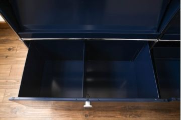 中古　USMハラー(USM Haller)　アングルシェルフ　メンズライクな空間づくりに活躍する鉄製サイドボード(収納棚、マガジンラック、戸棚、引き出し)(R-070741)
