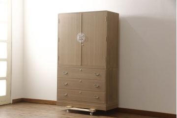 中古　国産　職人手造り　透かしの美しい金具が目を惹く上品な総桐箪笥(並厚、桐たんす、整理タンス、引き出し、チェスト、和箪笥、衣装箪笥、着物箪笥、衣装盆)(R-070748)