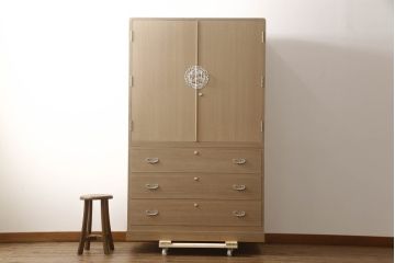 中古　国産　職人手造り　透かしの美しい金具が目を惹く上品な総桐箪笥(並厚、桐たんす、整理タンス、引き出し、チェスト、和箪笥、衣装箪笥、着物箪笥、衣装盆)(R-070748)