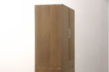 中古　国産　職人手造り　透かしの美しい金具が目を惹く上品な総桐箪笥(並厚、桐たんす、整理タンス、引き出し、チェスト、和箪笥、衣装箪笥、着物箪笥、衣装盆)(R-070748)