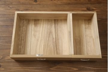 中古　国産　職人手造り　透かしの美しい金具が目を惹く上品な総桐箪笥(並厚、桐たんす、整理タンス、引き出し、チェスト、和箪笥、衣装箪笥、着物箪笥、衣装盆)(R-070748)