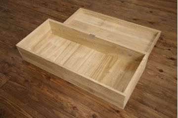 中古　国産　職人手造り　透かしの美しい金具が目を惹く上品な総桐箪笥(並厚、桐たんす、整理タンス、引き出し、チェスト、和箪笥、衣装箪笥、着物箪笥、衣装盆)(R-070748)