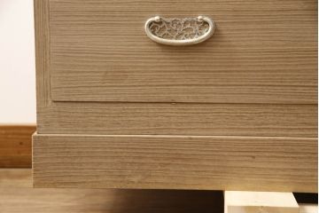 中古　国産　職人手造り　透かしの美しい金具が目を惹く上品な総桐箪笥(並厚、桐たんす、整理タンス、引き出し、チェスト、和箪笥、衣装箪笥、着物箪笥、衣装盆)(R-070748)