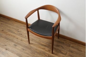 デンマークビンテージ　Johannes Hansen(ヨハネス・ハンセン)　Hans J Wegner(ハンス・J・ウェグナー)デザイン　THE CHAIR(ザ・チェア)　JH503　洗練された佇まいと曲線が美しいチェア(アームチェア、ダイニングチェア、椅子、イス、北欧、ヴィンテージ)(R-070750)