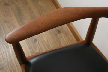 デンマークビンテージ　Johannes Hansen(ヨハネス・ハンセン)　Hans J Wegner(ハンス・J・ウェグナー)デザイン　THE CHAIR(ザ・チェア)　JH503　洗練された佇まいと曲線が美しいチェア(アームチェア、ダイニングチェア、椅子、イス、北欧、ヴィンテージ)(R-070750)