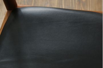 デンマークビンテージ　Johannes Hansen(ヨハネス・ハンセン)　Hans J Wegner(ハンス・J・ウェグナー)デザイン　THE CHAIR(ザ・チェア)　JH503　洗練された佇まいと曲線が美しいチェア(アームチェア、ダイニングチェア、椅子、イス、北欧、ヴィンテージ)(R-070750)