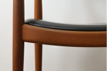 デンマークビンテージ　Johannes Hansen(ヨハネス・ハンセン)　Hans J Wegner(ハンス・J・ウェグナー)デザイン　THE CHAIR(ザ・チェア)　JH503　洗練された佇まいと曲線が美しいチェア(アームチェア、ダイニングチェア、椅子、イス、北欧、ヴィンテージ)(R-070750)