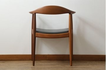 デンマークビンテージ　Johannes Hansen(ヨハネス・ハンセン)　Hans J Wegner(ハンス・J・ウェグナー)デザイン　THE CHAIR(ザ・チェア)　JH503　洗練された佇まいと曲線が美しいチェア(アームチェア、ダイニングチェア、椅子、イス、北欧、ヴィンテージ)(R-070750)