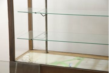 和製アンティーク　曲げガラス　クラシカルなデザインとレトロな雰囲気が素敵なショーケース(ガラスケース、陳列棚、飾り棚、店舗什器)(R-070752)