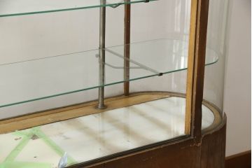 和製アンティーク　曲げガラス　クラシカルなデザインとレトロな雰囲気が素敵なショーケース(ガラスケース、陳列棚、飾り棚、店舗什器)(R-070752)