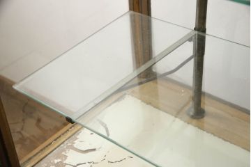 和製アンティーク　曲げガラス　クラシカルなデザインとレトロな雰囲気が素敵なショーケース(ガラスケース、陳列棚、飾り棚、店舗什器)(R-070752)
