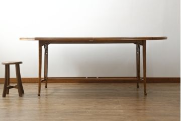 中古　美品　IDC大塚家具取り扱い　イタリア高級家具　メデア(Medea)　クラシカルな佇まいが美しいダイニングテーブル(エクステンションテーブル、拡張式テーブル、食卓、4人掛け、6人掛け)(R-070756)