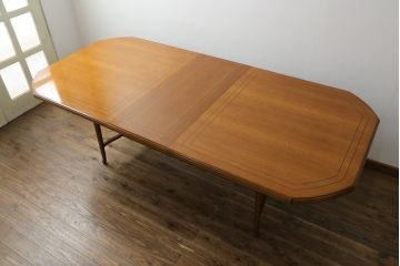 中古　美品　IDC大塚家具取り扱い　イタリア高級家具　メデア(Medea)　クラシカルな佇まいが美しいダイニングテーブル(エクステンションテーブル、拡張式テーブル、食卓、4人掛け、6人掛け)(R-070756)