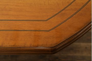 中古　美品　IDC大塚家具取り扱い　イタリア高級家具　メデア(Medea)　クラシカルな佇まいが美しいダイニングテーブル(エクステンションテーブル、拡張式テーブル、食卓、4人掛け、6人掛け)(R-070756)