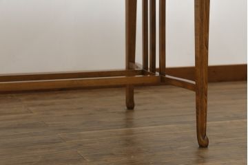 中古　美品　IDC大塚家具取り扱い　イタリア高級家具　メデア(Medea)　クラシカルな佇まいが美しいダイニングテーブル(エクステンションテーブル、拡張式テーブル、食卓、4人掛け、6人掛け)(R-070756)