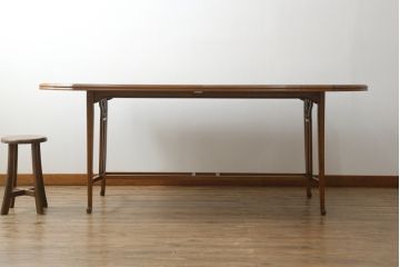 中古　美品　IDC大塚家具取り扱い　イタリア高級家具　メデア(Medea)　クラシカルな佇まいが美しいダイニングテーブル(エクステンションテーブル、拡張式テーブル、食卓、4人掛け、6人掛け)(R-070756)