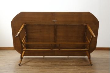 中古　美品　IDC大塚家具取り扱い　イタリア高級家具　メデア(Medea)　クラシカルな佇まいが美しいダイニングテーブル(エクステンションテーブル、拡張式テーブル、食卓、4人掛け、6人掛け)(R-070756)