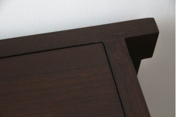 中古　美品　鉄刀木(タガヤサン)　和モダンな雰囲気を醸し出す水屋箪笥サイドボード(サイドキャビネット、食器棚、戸棚、収納棚)(R-070758)