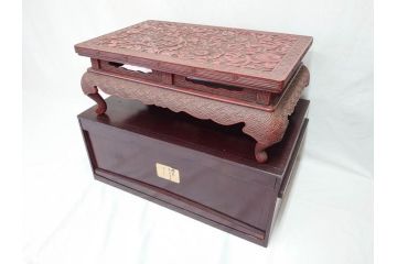 昭和初期　堆朱　牡丹彫　緻密な彫りの意匠が見事な平卓(花台、ミニテーブル、飾り台、木製、箱付き)(R-070764)
