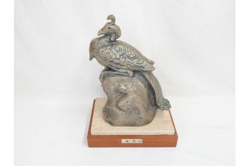 彫刻家　北村西望　1980年　白銅(洋銀)製　鳥寿　凛とした佇まいが美しい彫刻鳳凰(干支置物、酉、オブジェ、台座付き、共箱付き)(R-070765)
