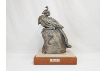 彫刻家　北村西望　1980年　白銅(洋銀)製　鳥寿　凛とした佇まいが美しい彫刻鳳凰(干支置物、酉、オブジェ、台座付き、共箱付き)(R-070765)