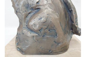 彫刻家　北村西望　1980年　白銅(洋銀)製　鳥寿　凛とした佇まいが美しい彫刻鳳凰(干支置物、酉、オブジェ、台座付き、共箱付き)(R-070765)