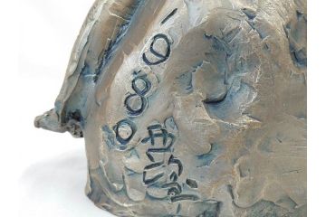 彫刻家　北村西望　1980年　白銅(洋銀)製　鳥寿　凛とした佇まいが美しい彫刻鳳凰(干支置物、酉、オブジェ、台座付き、共箱付き)(R-070765)