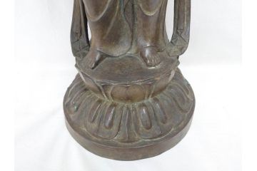 芸術院会員(彫刻家)　晝間弘　謹作　聖観世音菩薩　細部まで丁寧につくり込まれた重厚感のあるブロンズ像(仏像、観音像、置物、オブジェ、共箱付き)(R-070766)