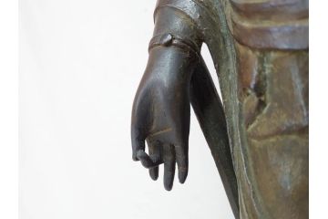 芸術院会員(彫刻家)　晝間弘　謹作　聖観世音菩薩　細部まで丁寧につくり込まれた重厚感のあるブロンズ像(仏像、観音像、置物、オブジェ、共箱付き)(R-070766)