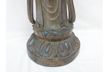 芸術院会員(彫刻家)　晝間弘　謹作　聖観世音菩薩　細部まで丁寧につくり込まれた重厚感のあるブロンズ像(仏像、観音像、置物、オブジェ、共箱付き)(R-070766)