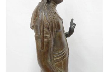 芸術院会員(彫刻家)　晝間弘　謹作　聖観世音菩薩　細部まで丁寧につくり込まれた重厚感のあるブロンズ像(仏像、観音像、置物、オブジェ、共箱付き)(R-070766)