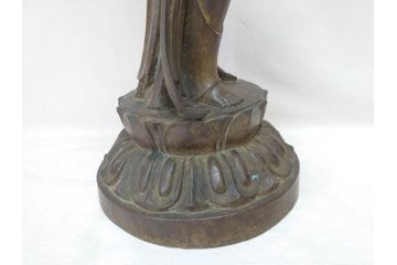 芸術院会員(彫刻家)　晝間弘　謹作　聖観世音菩薩　細部まで丁寧につくり込まれた重厚感のあるブロンズ像(仏像、観音像、置物、オブジェ、共箱付き)(R-070766)