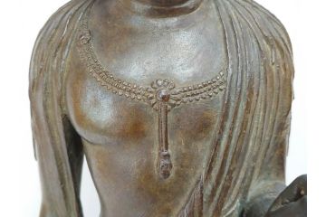 芸術院会員(彫刻家)　晝間弘　謹作　聖観世音菩薩　細部まで丁寧につくり込まれた重厚感のあるブロンズ像(仏像、観音像、置物、オブジェ、共箱付き)(R-070766)